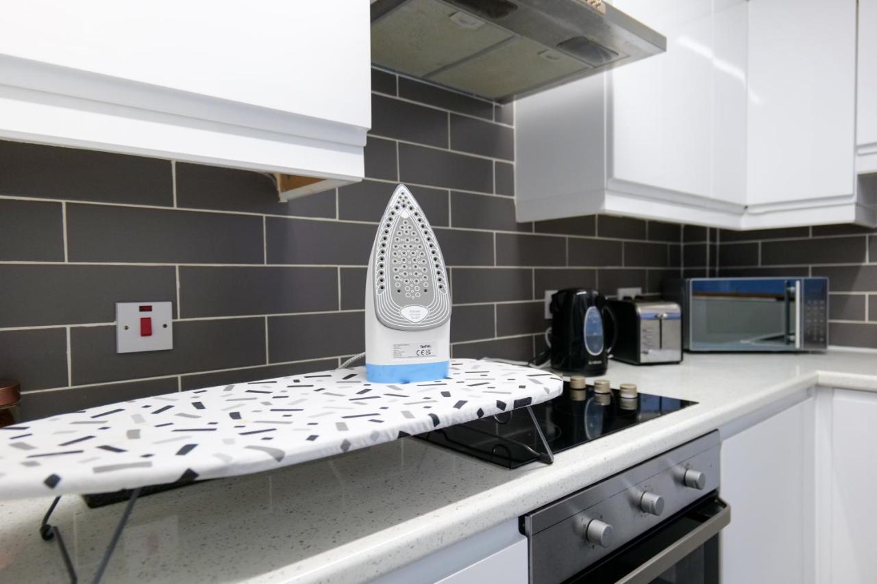 Broadway Belfast! Central Location! Sleeps 6! Bagian luar foto